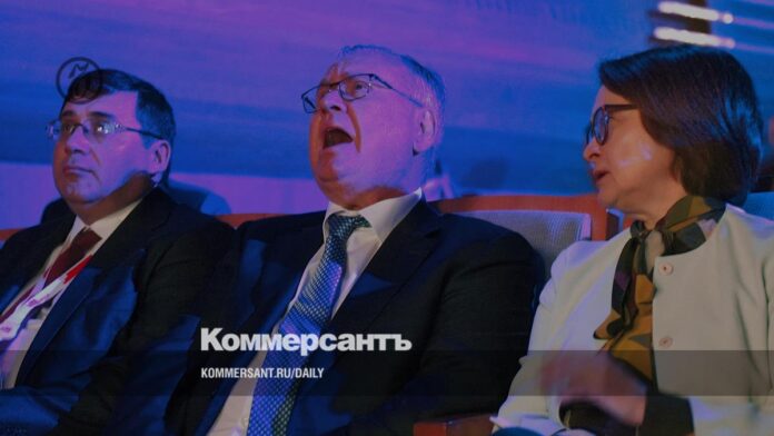 The glass is half drunk // At the Fincongress, the Central Bank discussed the invisibility and activity of structural changes in the economy