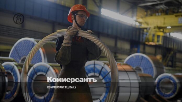 Metallurgists pour as it should // Companies began to disclose results for the first half of the year
