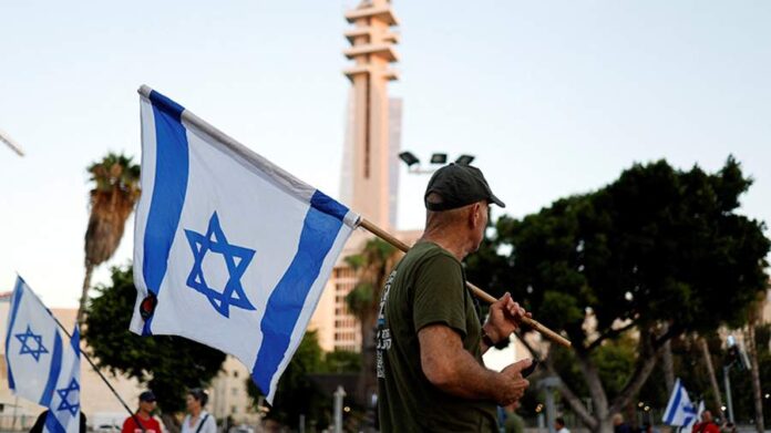 About 10,000 Israeli army reservists refuse to serve in protest